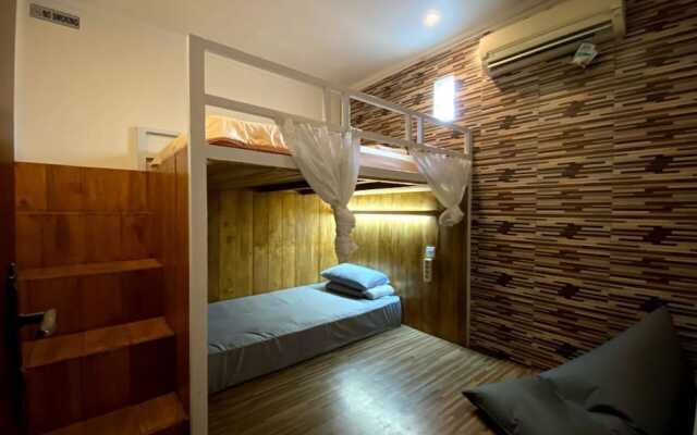 Dong Paloh Hostel