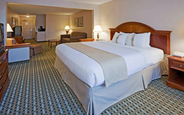 Holiday Inn Hotel & Suites-Milwaukee Airport by IHG