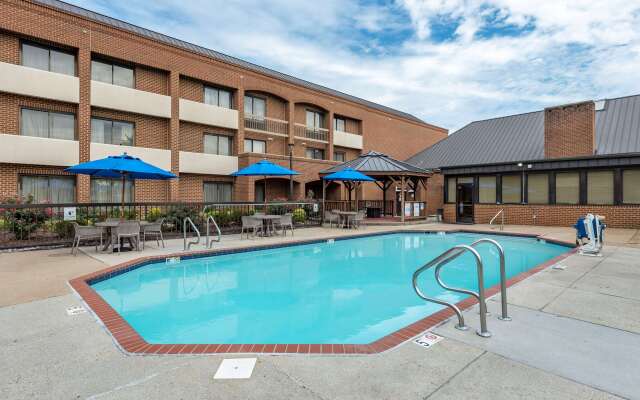 Comfort Suites Chesapeake - Norfolk