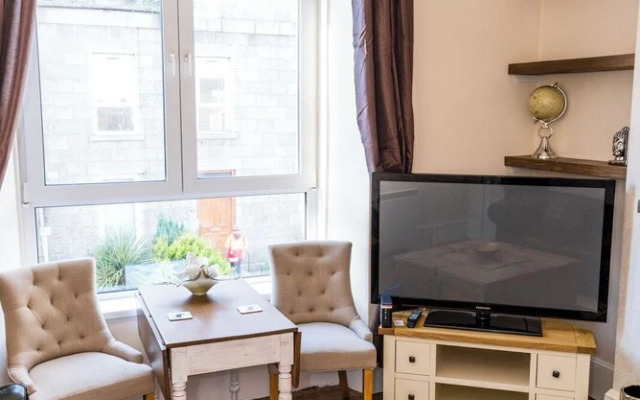 Silver City Apartments, Stylish 2 Bedroom Apartment