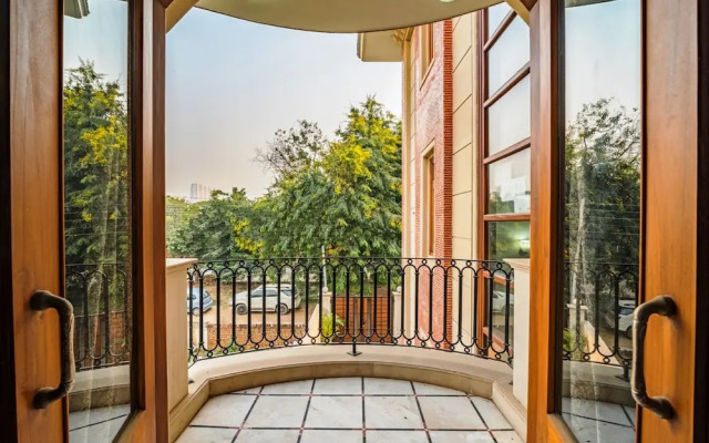 Royal Residence On MG Road