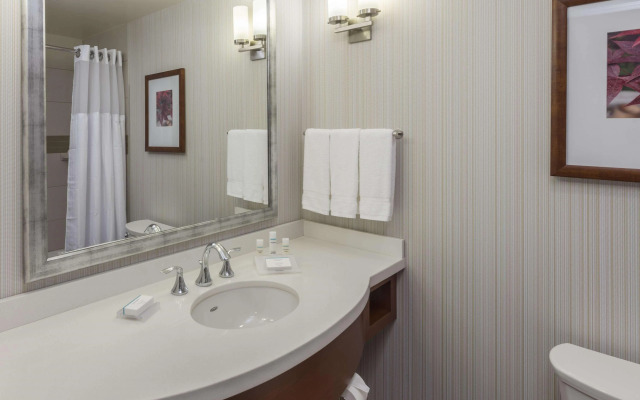 Hilton Garden Inn Alexandria Old Town National Harbor