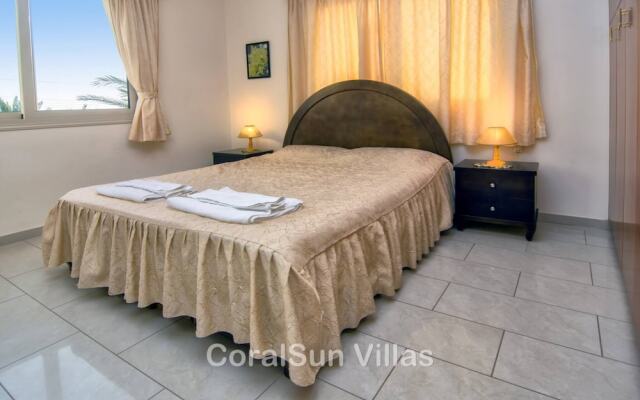 Amazing Pool, Complete Privacy, Amenities and Beach Nearby