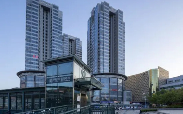 Lanfeng Hotel (Qingdao North Station)