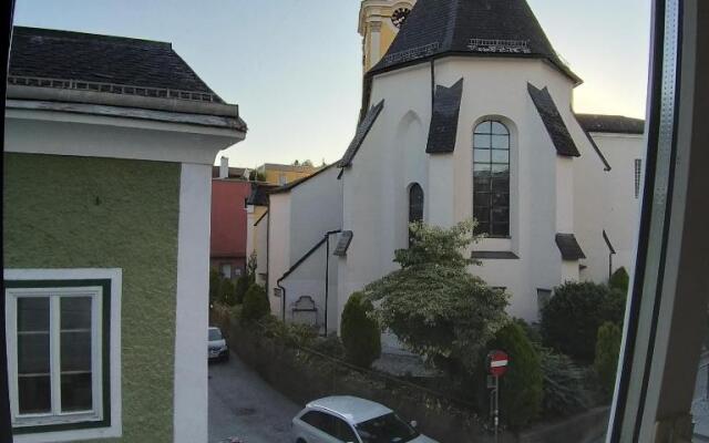 Apartment in Historic Town House