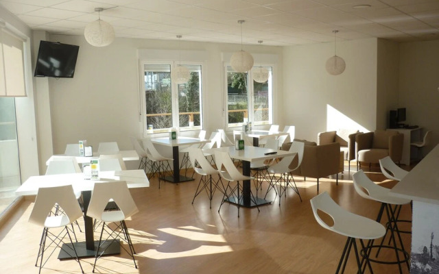 Pensión Albergue Puente Ribeira - Hostel