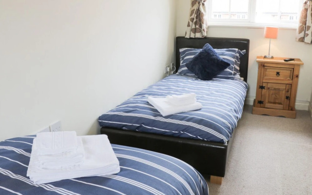 2 Perran Court