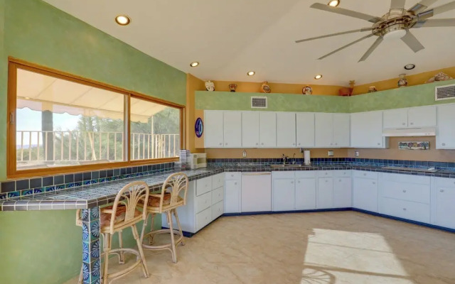 Tucson Retreat w/ Superb Mountain Views & Pool!