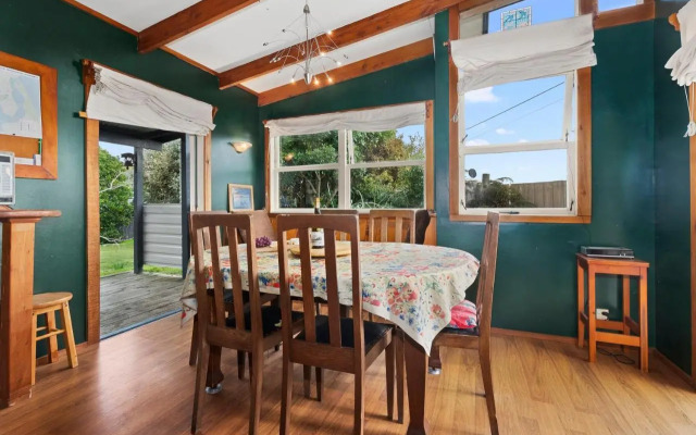 Beachy Bach - Mangawhai Heads Holiday Home