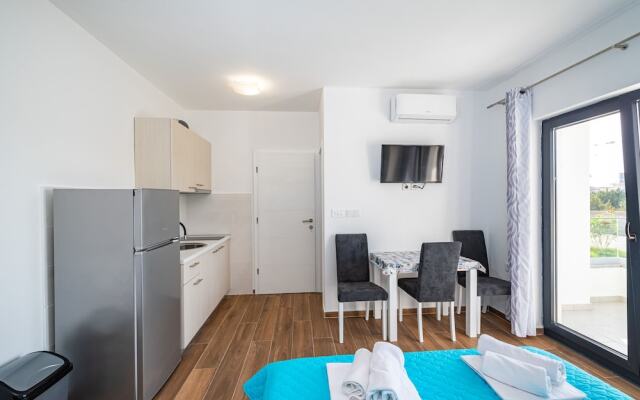 Deluxe Villa Laura With Pool Studio 1b