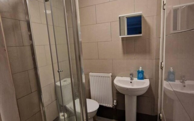 Beautiful 1-bed Studio Next to Slough Station