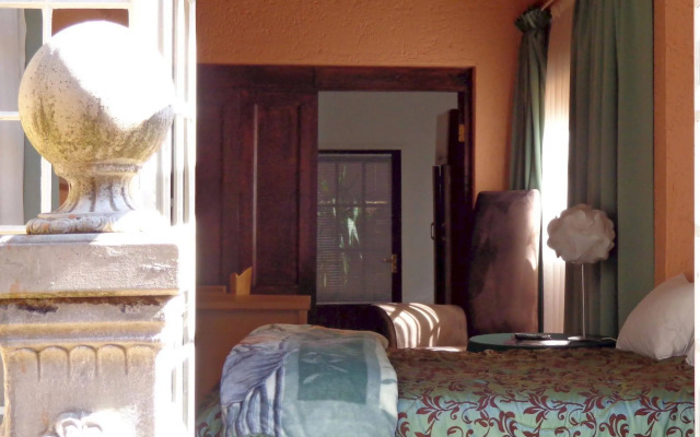 TreeTops & Treats Guest House