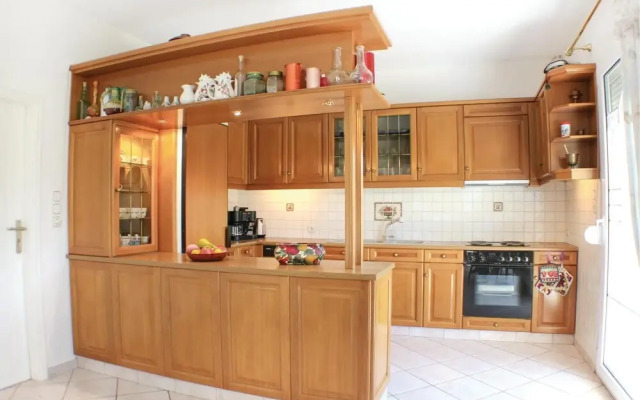 Stunning Home in Xilokastro With 5 Bedrooms, Outdoor Swimming Pool and Swimming Pool