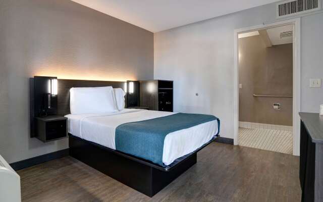 Motel 6 Bakersfield, CA - South