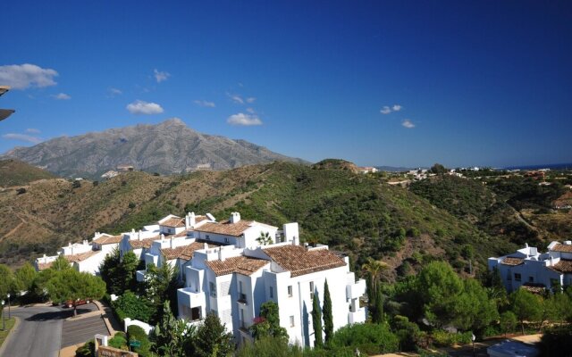 Apartment With 2 Bedrooms in Benahavís, With Wonderful Mountain View,