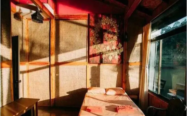 Pufa EngNam Lake Resort