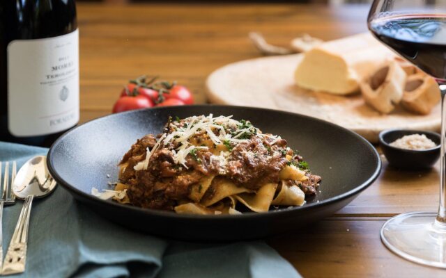 Cairns Harbourside Hotel