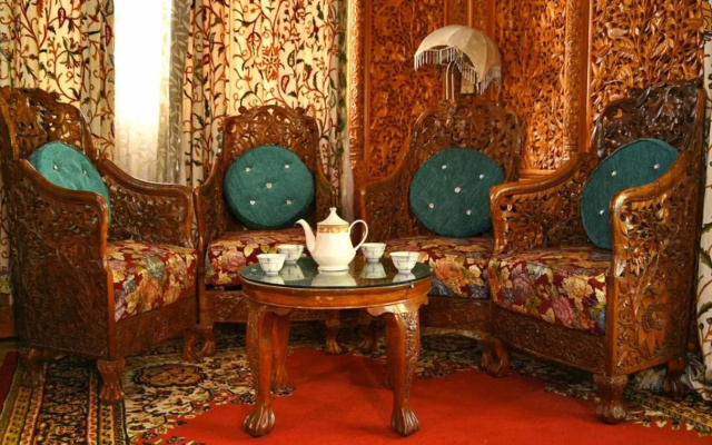 De Laila House Boat by Sterling