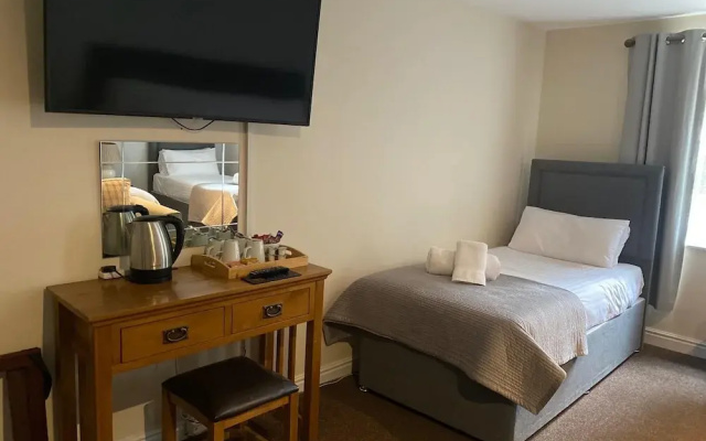 The Oaks Hotel