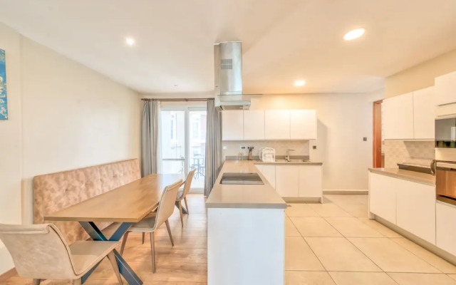Kikambala Modern Apartment with Balcony