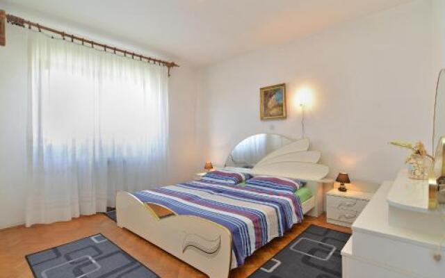 Apartments Gracijano 1724