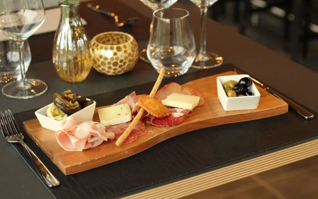 Mezzo Hotel & Business