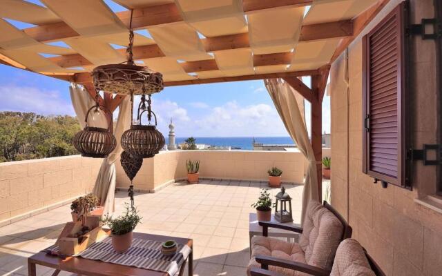 CENTER Penthouse - MEDIEVAL Town 10'- BEACH 2'