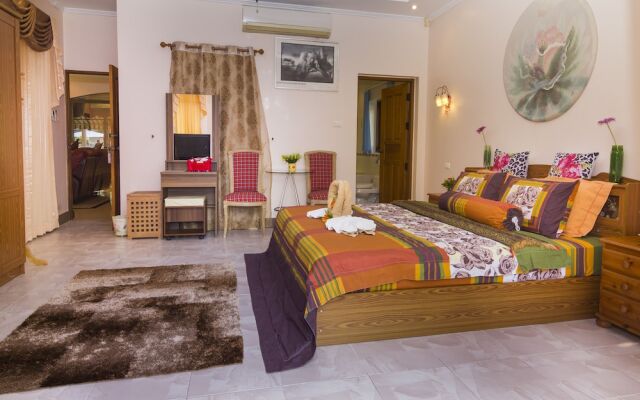 Relaxing Palm Pool Villa