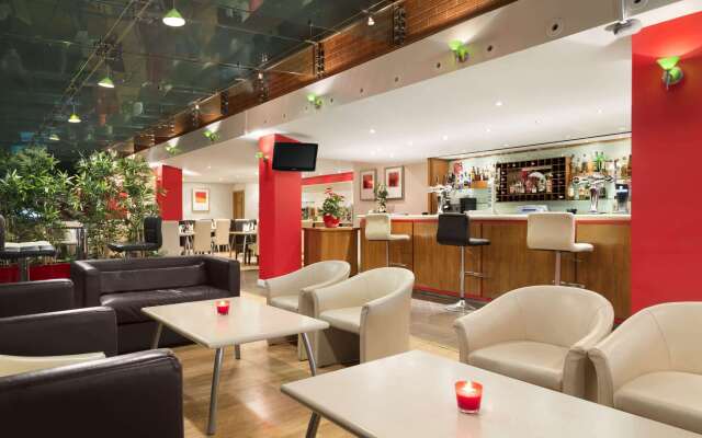 Ramada by Wyndham Hounslow - Heathrow East