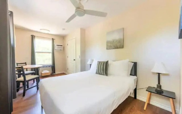 Entire Guesthouse In Southeast Austin