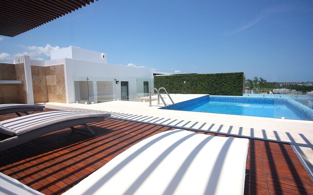 Menesse on the Beach 001 by iMexico