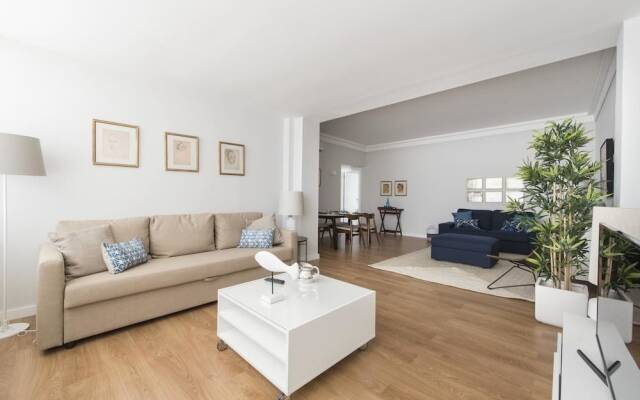 Elegant and Bright Apt Estoril by LCH