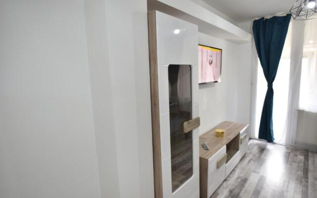 Luxury Mall White P