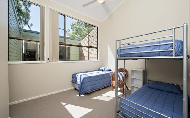 Bay Parklands, 3/2 Gowrie Avenue