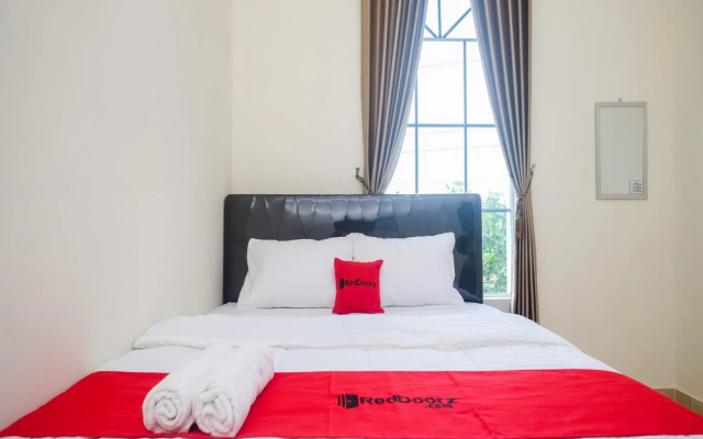 RedDoorz Near Terminal Bus Purwokerto – Guest Rooms – Purwokerto