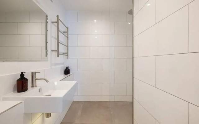 Light-filled Studio With AC - Earl s Court
