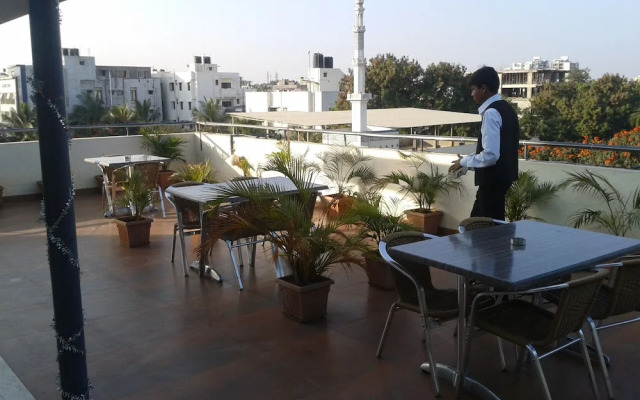 Roseline Suites - A Business Hotel