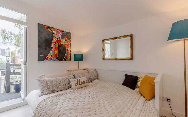 Modern 2 Bedroom Apartment in Wimbledon With Garden