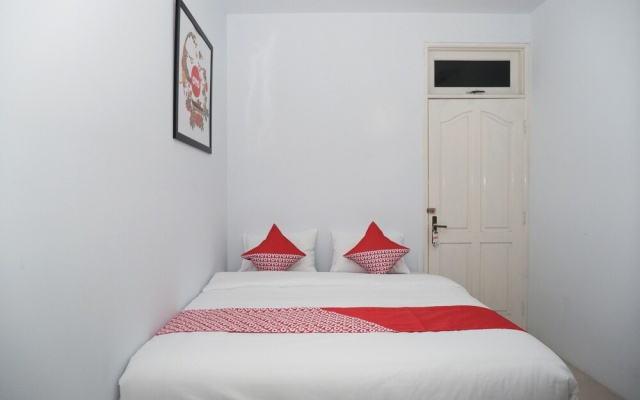 Ceria Homestay By OYO Rooms – Guest Rooms – Semarang