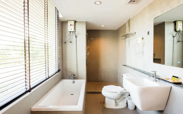 B2 Sea View Pattaya Boutique & Budget Hotel