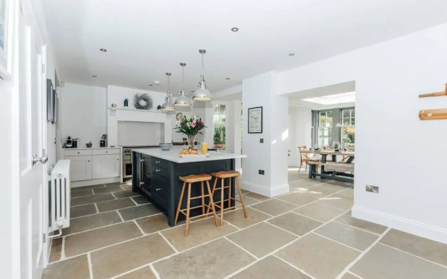 Woodvale Retreat - Sleeps 20