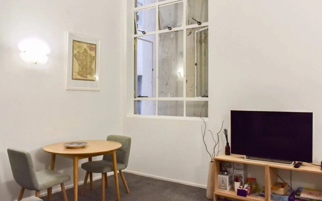 Stylish Queen Street Loft-style 1 Bedroom