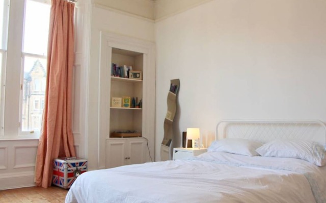 Bright 2 Bedroom Flat Next To The Meadows