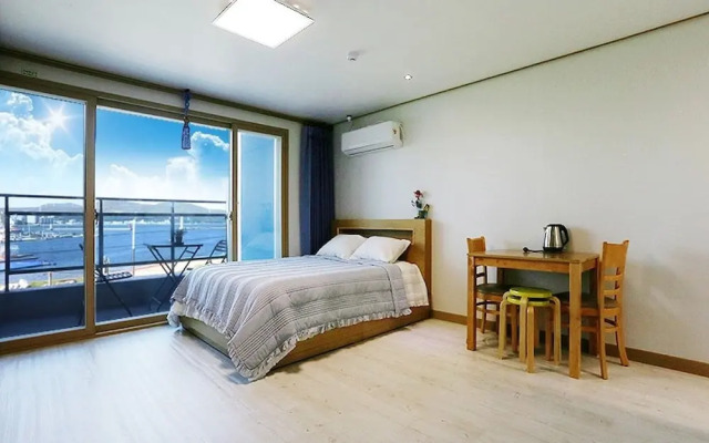 Tongyeong Cobalt Blue Pension