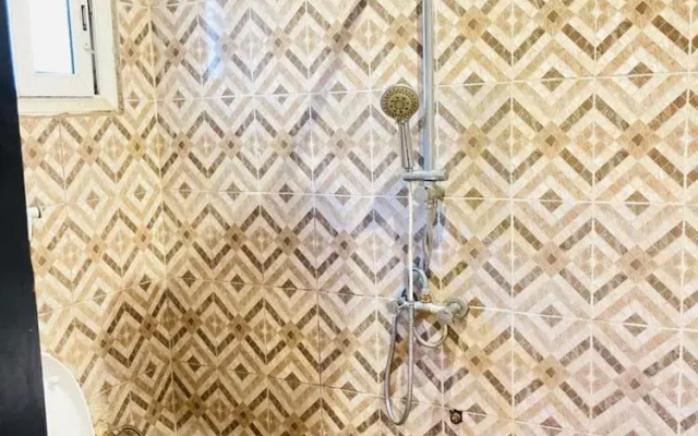 Room in Guest Room - Beautiful Luxury Room Aci 2000 Hamdallaye