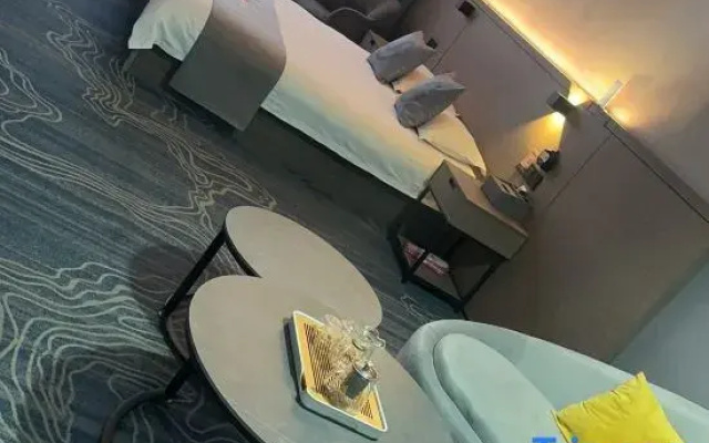 Junyi Chain Hotel (Linzhou Xinglin Road People's Square)