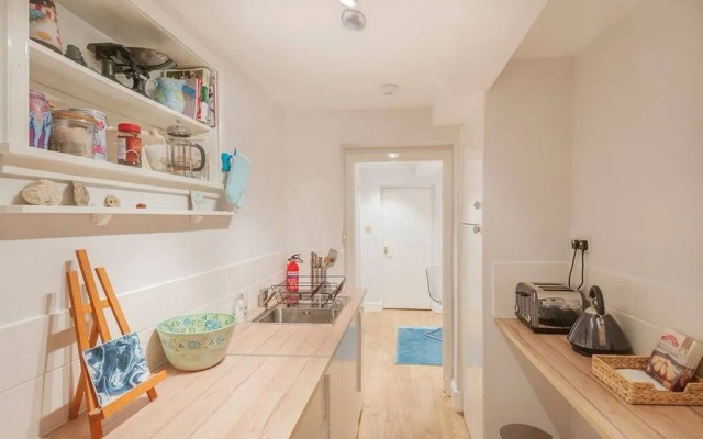 1 Bedroom Georgian Flat In New Town