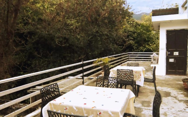 OYO HOME 85639 Cozyhome By Evanka Elite