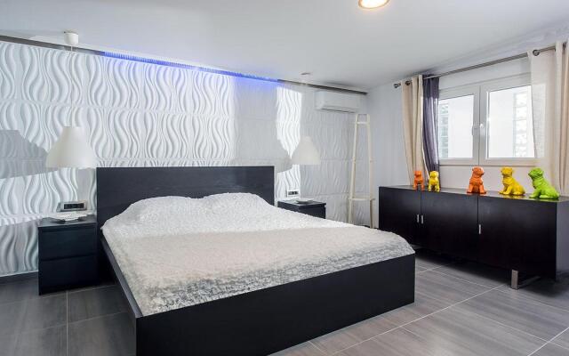 Amazing 4 bedroom villa very close to the beach