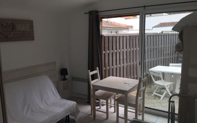Studio in Rivedoux-plage, With Pool Access, Enclosed Garden and Wifi -